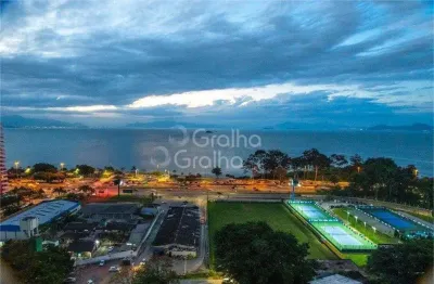 Cobertura exclusiva com vista 360° na beira-mar - 14º andar