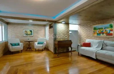 Casa de 221m² com 4 quartos sendo 2 suítes na agronômica