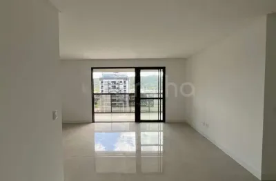 Apartamento de 135 m² com 3 quartos sendo 3 suítes no bairro Kobrasol