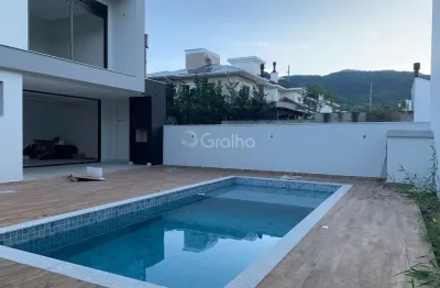 Casa de 275m² com 4 quartos sendo 3 suítes na pedra branca