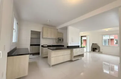 Casa com 3 quartos à venda na Rua Grumixama, --, Campeche, Florianópolis