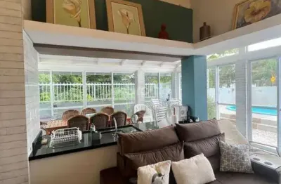 Casa residencial com 3 quartos, sendo 1 suíte e 119m² privativos no bairro daniela, florianópolis