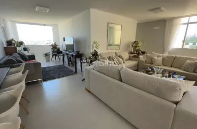 Apartamento de 202m² com 4 quartos sendo 3 suítes no centro