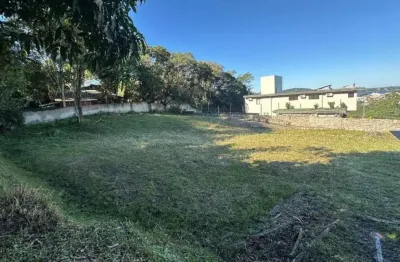 Terreno com 1.017 m2 em condomínio fechado no bairro canto da lagoa