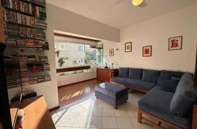 Apartamento de 75m² com 2 quartos sendo 1 suíte na lagoa da conceição