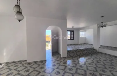 Casa de 430m² com 7 quartos sendo 4 suítes no bairro bom abrigo