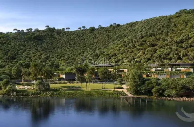 Casa de 387m² com 4 quartos sendo 2 suítes na lagoa da conceição
