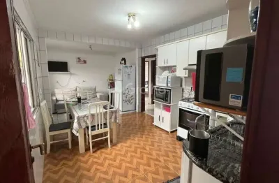 Encantadora casa com edícula, placas solares e amplo terreno no passa vinte
