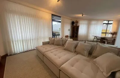 Apartamento de 237m² com 4 quartos sendo 2 suítes no centro