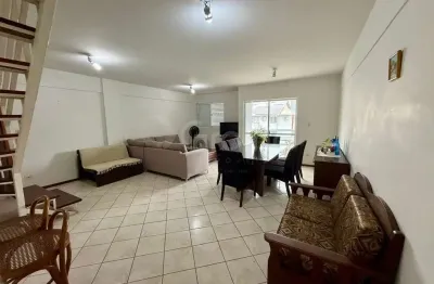 Cobertura de 373m² com 4 quartos sendo 2 suítes nos ingleses