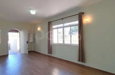 Casa de 250m² com 3 quartos sendo 2 suítes em capoeiras