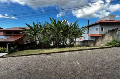 Terreno com 750m² de área total no bairro trindade, florianópolis