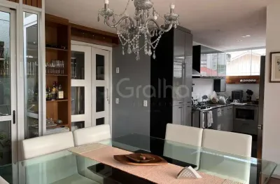 Apartamento garden  com 3 quartos, sendo 1 suíte, e área privativa de 160,55 m² na trindade.