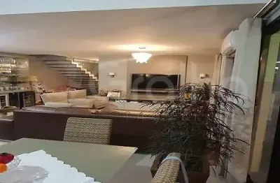 Casa residencial com 3 suítes com 215m² na cachoeira do bom jesus.