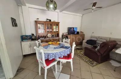 Casa com 2 quartos à venda na Rua Juvan Rocha, --, Agronômica, Florianópolis