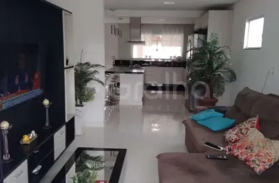 Casa de 123m² com 4 quartos no bairro jardim eldorado em palhoça
