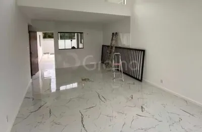 Casa à venda com 03 dormitorios sendo 01 suíte no bairro Lisboa III em Forquilhas São José SC