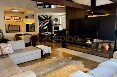 Casa Residencial com 4 quartos sendo 3 suítes, com 309m² no João Paulo, Florianópolis.