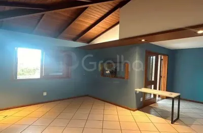 Casa Residencial de 251m² com 4 quartos na Armação Pântano do Sul