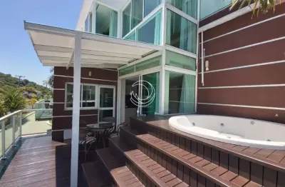 Casa residencial de 3 dorms no bairro armação da piedade