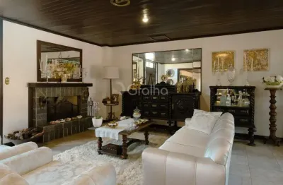 Casa de 530m² com 4 quartos sendo 2 suítes no itacorubi