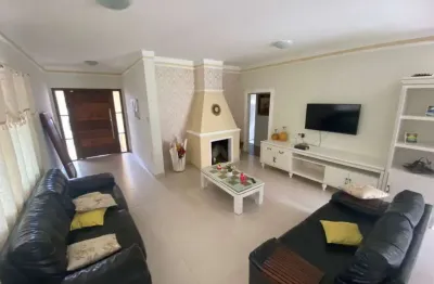 Casa residencial de 4 dorms no bairro ingleses do rio vermelho
