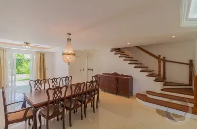 Casa residencial de 380m² com 5 quartos sendo 4 suítes em jurerê
