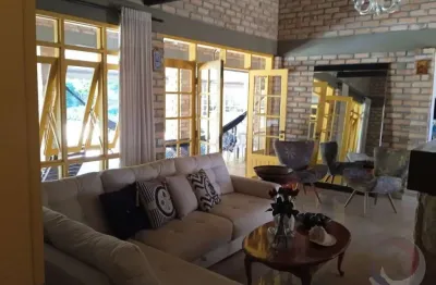 Casa com 4 quartos sendo 1 suíte em santo antônio de lisboa