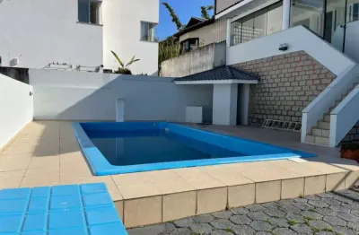 Casa residencial de 5 dorms no bairro ponta de baixo