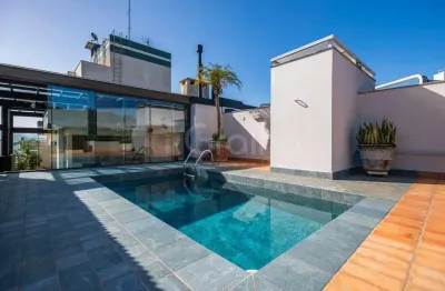 Cobertura duplex de 277m² com 3 quartos sendo 1 suíte na agronômica