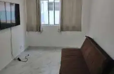 Loucura, loucura. **grande oportunidade**. excelente apartamento mobiliado, na vila tupi, a 100 metros do mar, de 01 dormitório.