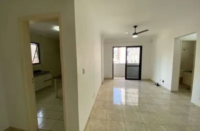 Loucura. excelente apartamento no jardim guilhermina, de 02 dormitórios com sacada, sendo 01 suíte.