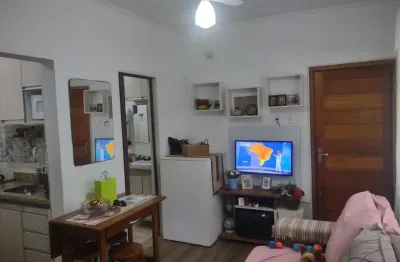 Loucura, loucura. excelente apartamento no canto do forte, a 100 metros do mar, semi mobiliado, de 01 dormitório.
