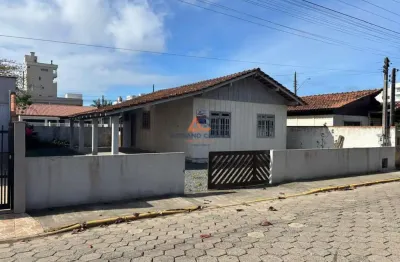 Casa mista com 03 dormitórios a venda no gravatá de navegantes - adriano carpes vende