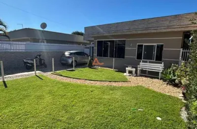 Adriano carpes imóveis vende, uma linda casa em alvenaria mais edícula , com 2 dormitórios sendo 1 suíte, no centro de penha, com uma ótima localização.