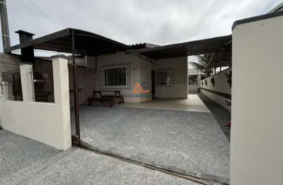 Casa semimobiliada com 130m² (terreno 208,56m²), 2 quartos (1 suíte), 2 churrasqueiras – oportunidade imperdível localizada no bairro armação em penha/sc, adriano carpes imóveis vende.