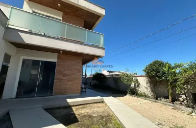 Sobrado de 4 dormitórios, sendo 1 suíte a 50m do mar no bairro meia praia, em navegantes - adriano carpes imóveis vende