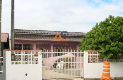 Casa quadra mar no bairro meia praia de navegantes com amplo espaço no terreno e 3 dormitórios - aceita financiamento bancário -  adriano carpes imóveis vende