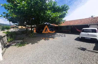 Casa com 04 dormitórios com terreno amplo, no gravatá, em navegantes - adriano carpes imóveis vende