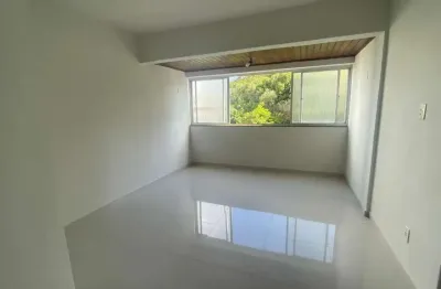 Apartamento 2/4 com dependência  no condomínio jardim das acácias -imbui