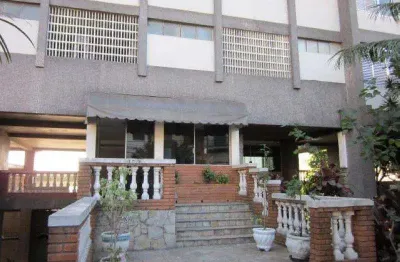 Apartamento amplo, com iluminação natural e vista incrível.