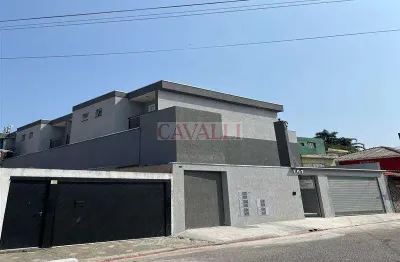 Lindos sobrados novos, fino acabamento em condomínio fechado.