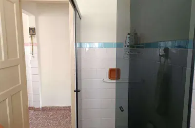 Casa térrea, grande, próxima ao super mercado chama com fácil acesso ao shopping e av. aricanduva