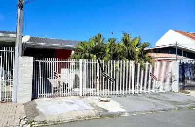 Casa térrea com 03 dormitórios, sendo 01 suíte, no bairro sítio cercado!!!