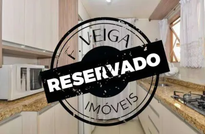 Apartamento com 3 quartos, com escadas, semi mobiliado, 1 vaga coberta de garagem compartilhada, com face norte no portão!!!