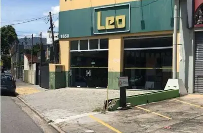 Ótimo salão com 560 metros com pé direito de 6 metros, frente as concessionarias fiat, nissan, jeep.