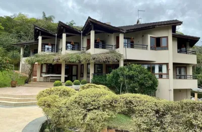 Casa alto padrão para anual com 6 suítes e 10 vagas em florianópolis