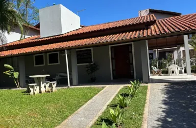 Aluguel temporada - casa com piscina, bairro cachoeira do bom jesus