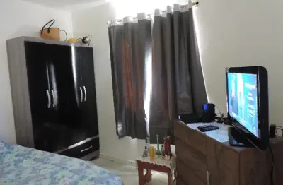 Apartamento em condomínio com muito espaço, sossego e próximo a tudo