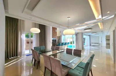 Casa com 4 quartos sendo 2 suítes à venda, 346.82 m2, SANTA FELICIDADE